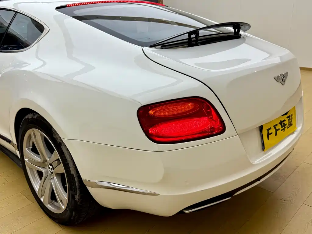 Bentley Continental 2012 — фото 8