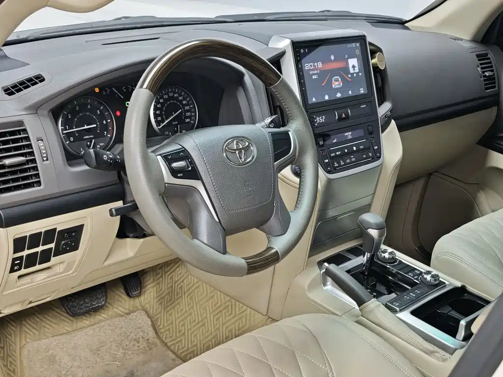 Toyota Land Cruiser 2020 — фото 10