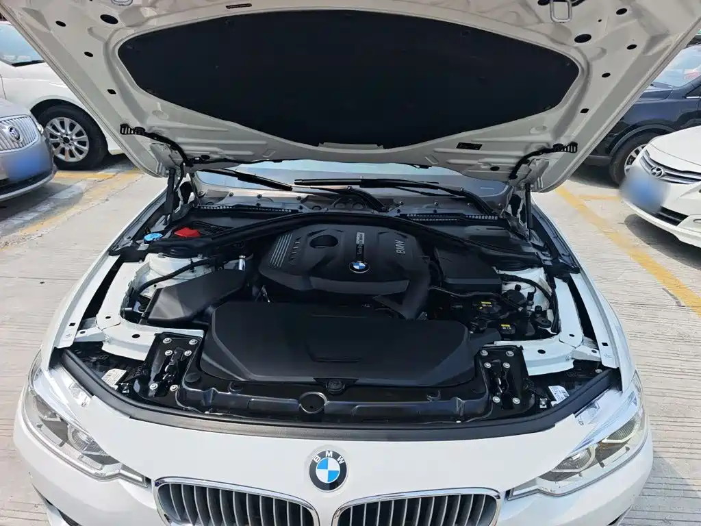 BMW 3 Series 2018 — фото 20