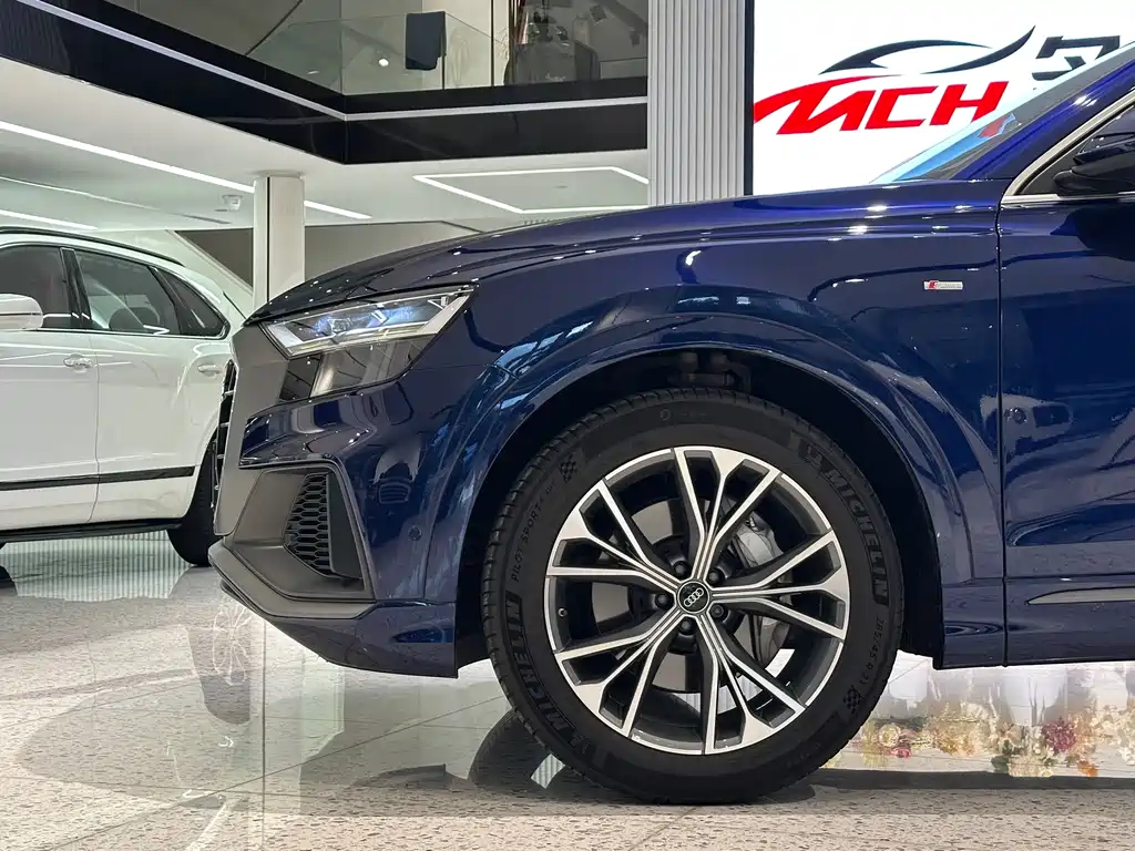 Audi Q8 2021 — фото 15