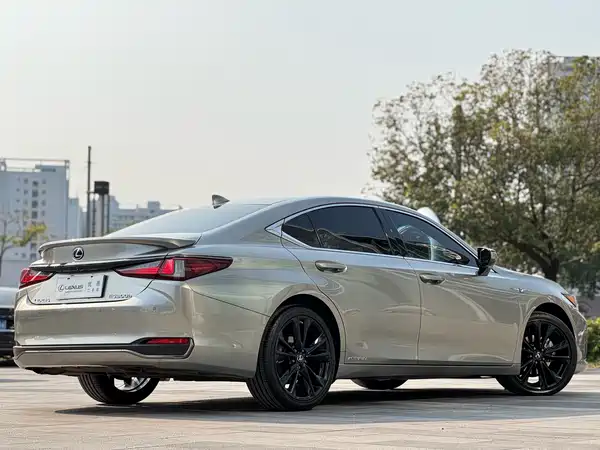 Lexus ES 2021