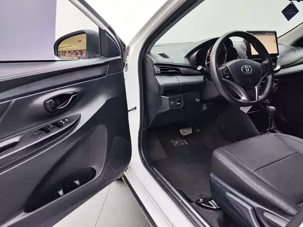 Toyota Yaris L 2022