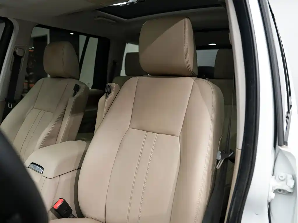 Land Rover Discovery 2012 — фото 22