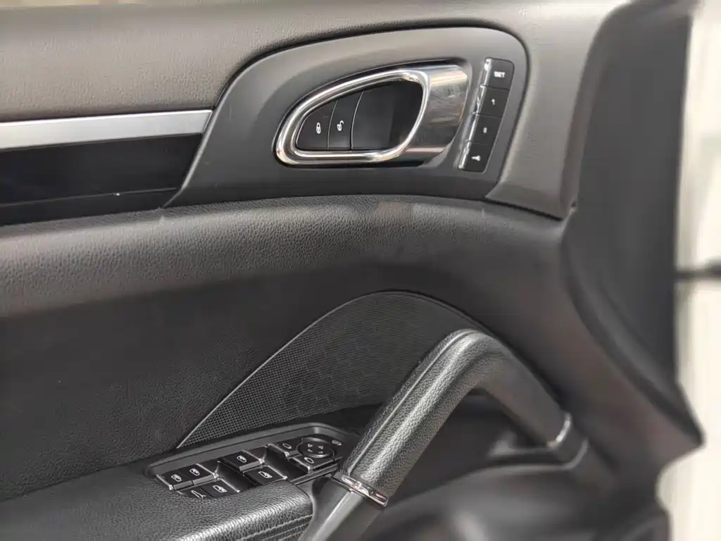 Porsche Cayenne 2017 — фото 13