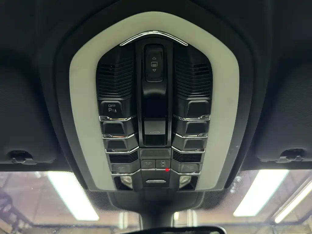 Porsche Cayenne 2015 — фото 18