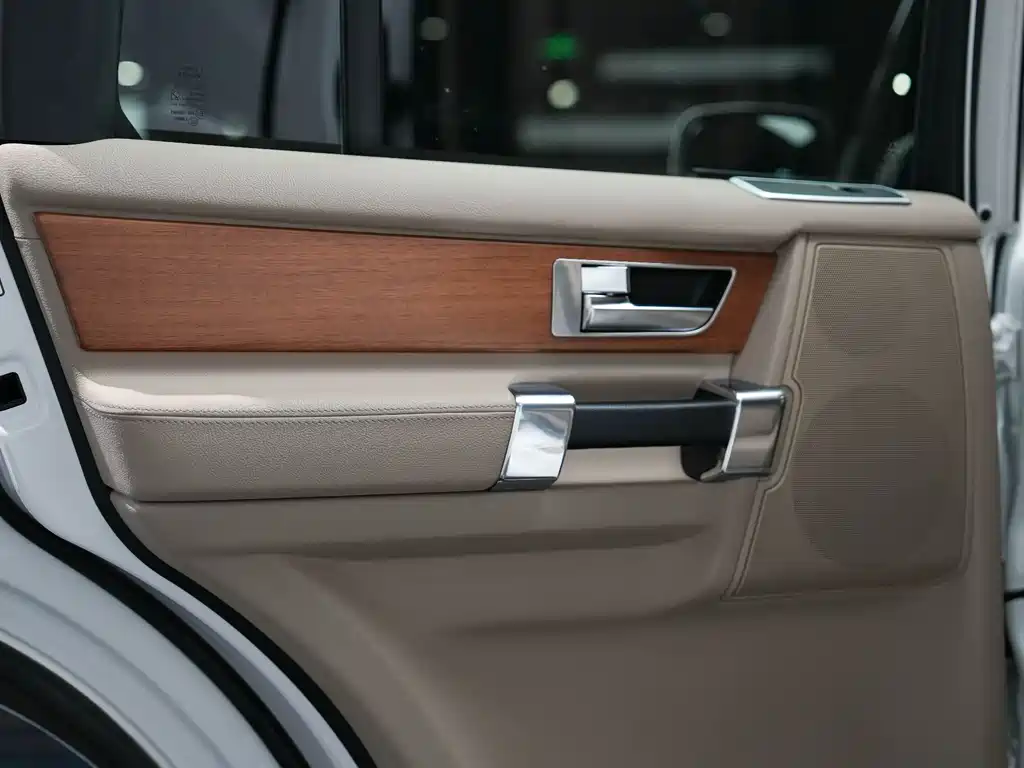 Land Rover Discovery 2012 — фото 21