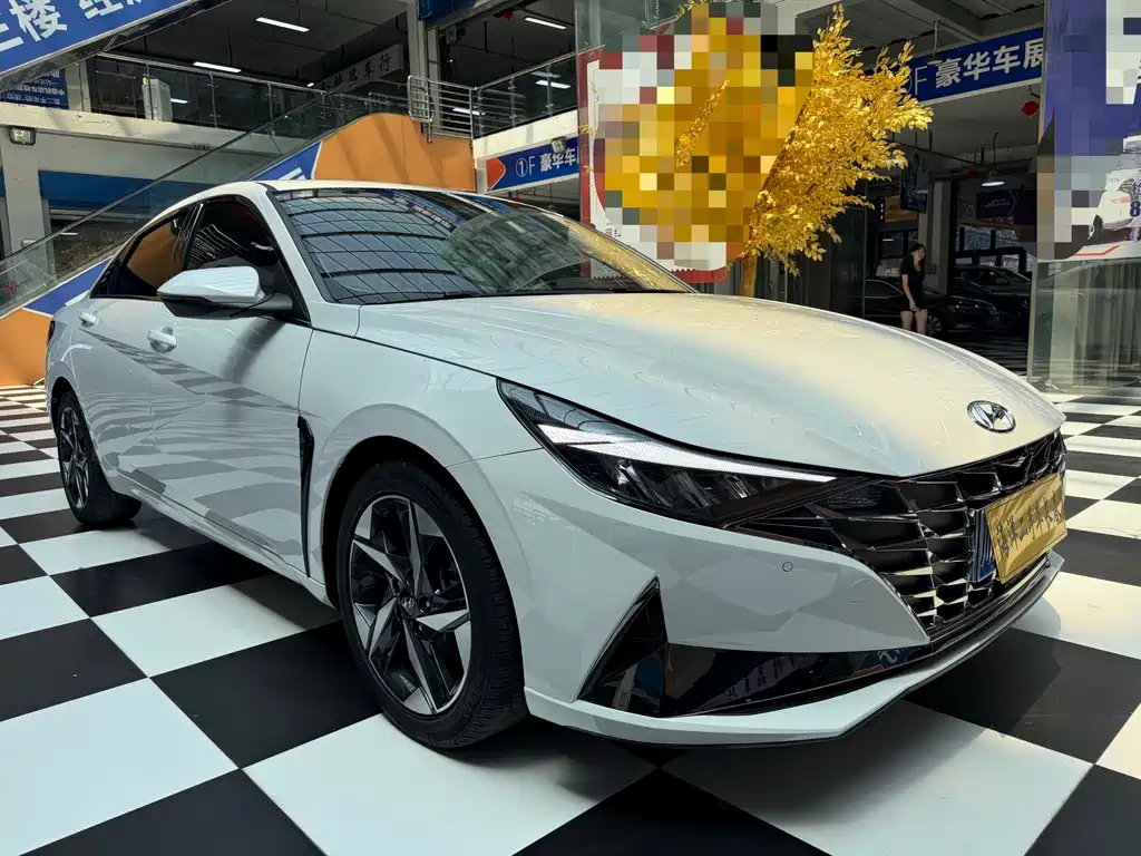 Hyundai Elantra 2022