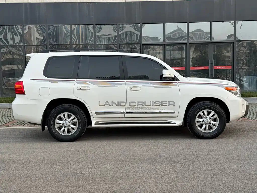 Toyota Land Cruiser 2016 — фото 8