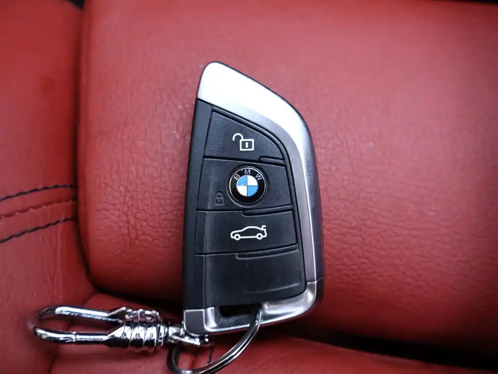 BMW X6 2018 — фото 24