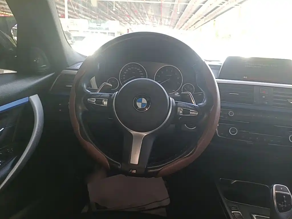 BMW 3 Series 2018 — фото 11