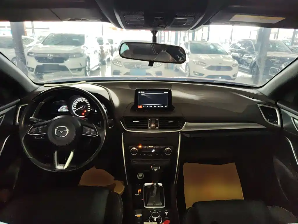 Mazda CX-4 2017 — фото 10