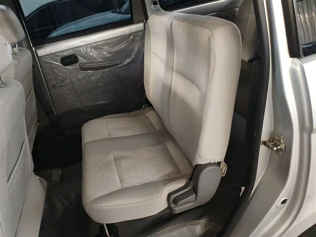 Wuling Hongguang 2014 — фото 14