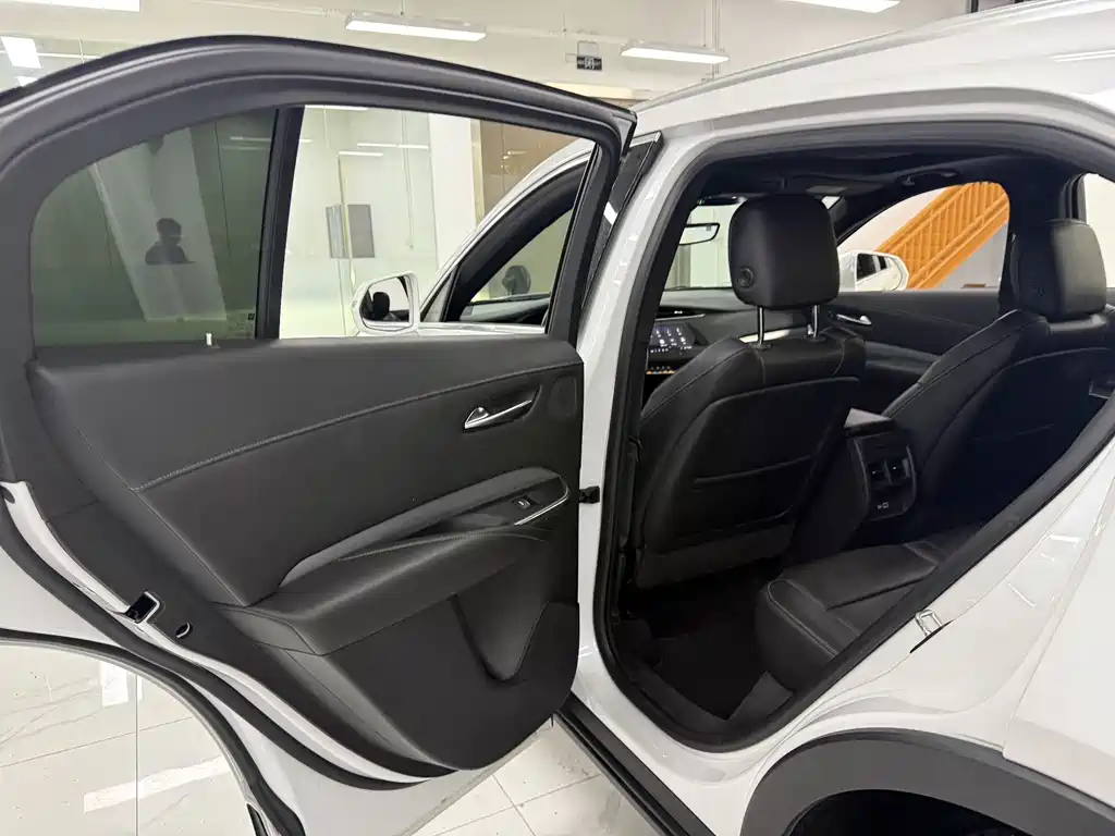 Cadillac XT4 2019 — фото 13