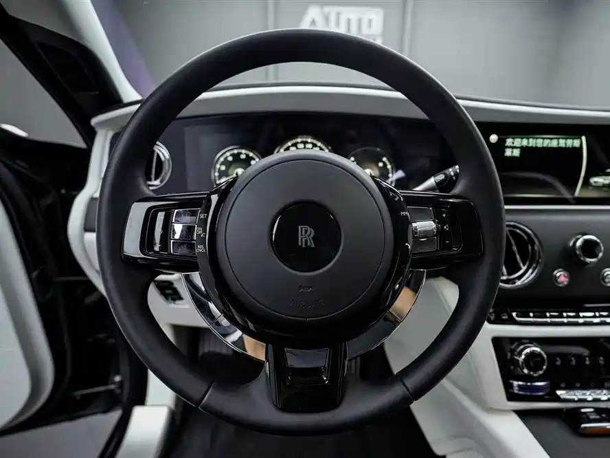 Rolls-Royce Ghost 2021 — фото 16
