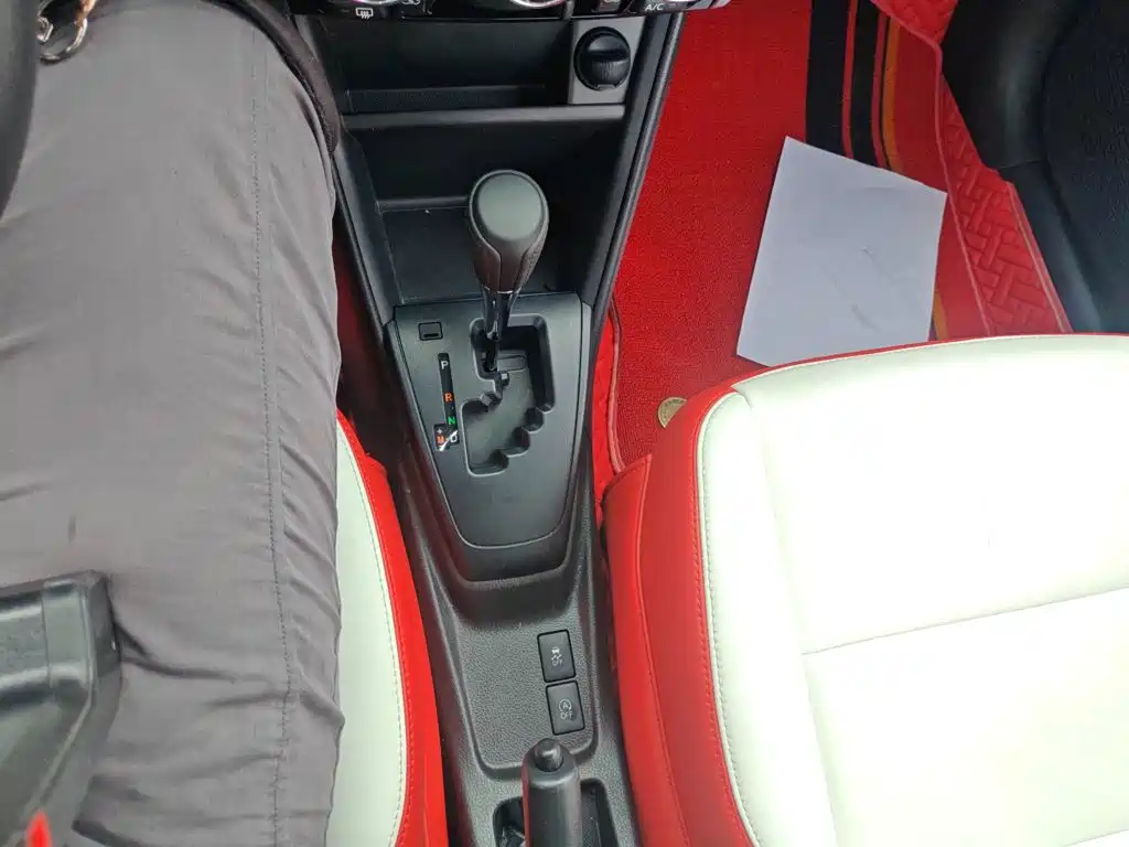 Toyota Yaris L 2020 — фото 10