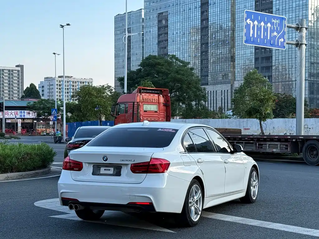 BMW 3 Series 2018 — фото 9