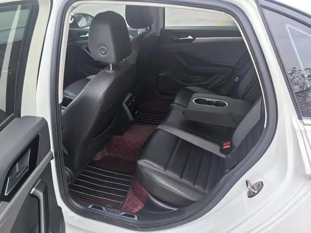 Volkswagen Sagitar 2020