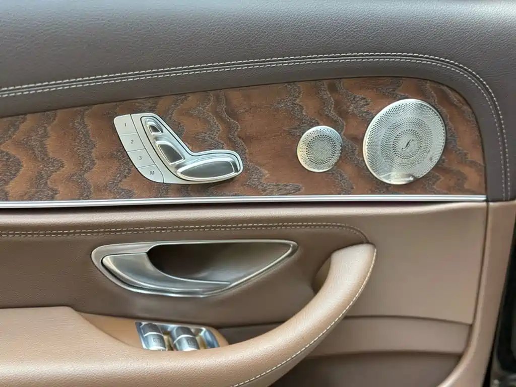 Mercedes-Benz E-Class 2023 — фото 12