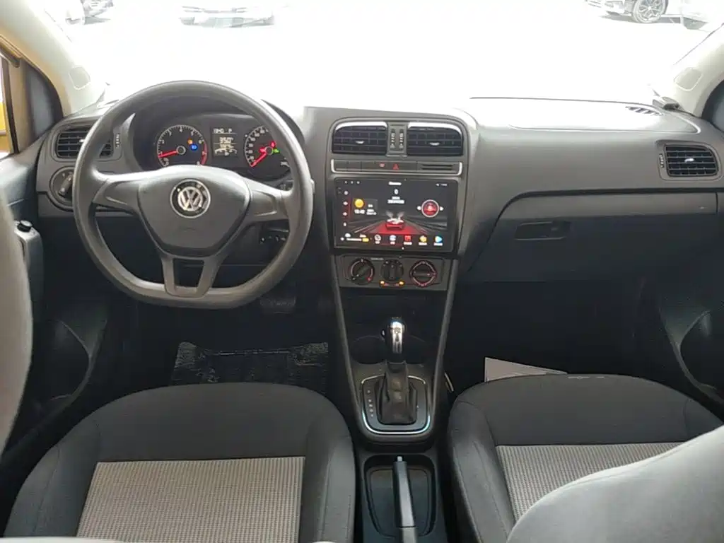 Volkswagen Polo 2017 — фото 10