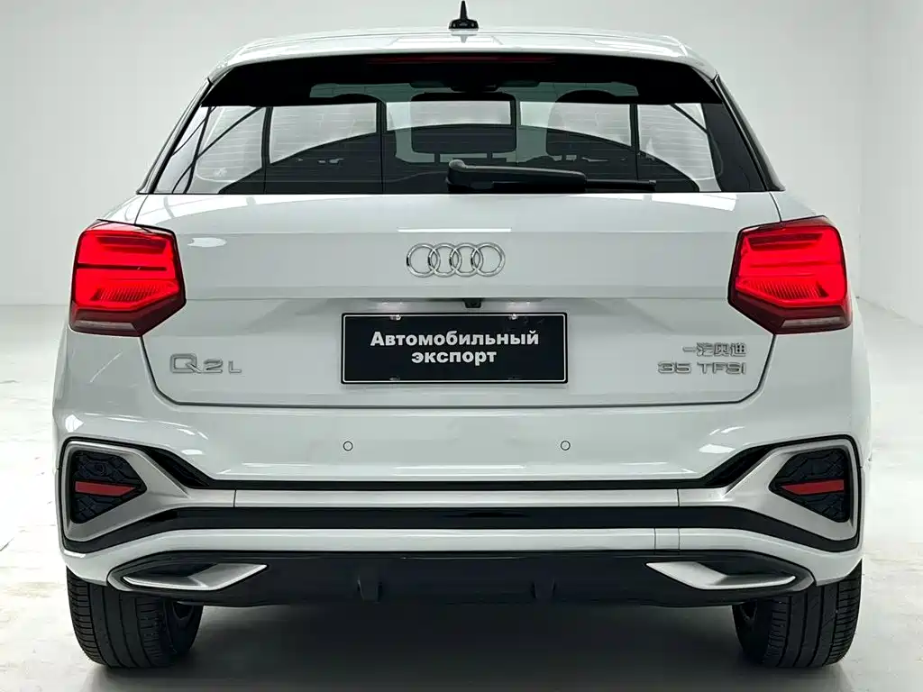 Audi Q2L 2022 — фото 8
