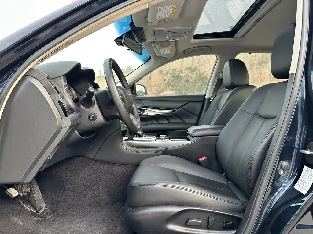 Infiniti Q70 2017