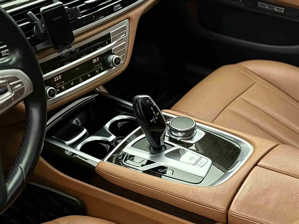 BMW 7 Series 2016 — фото 19