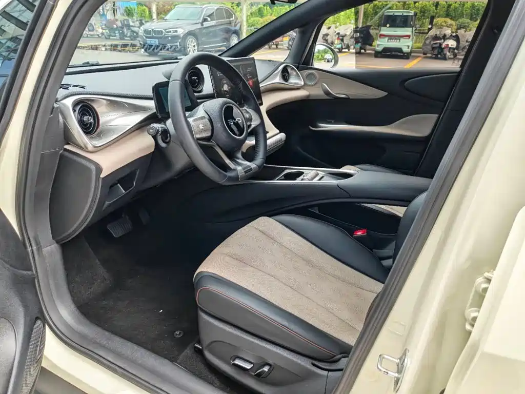 BYD Dolphin 2025