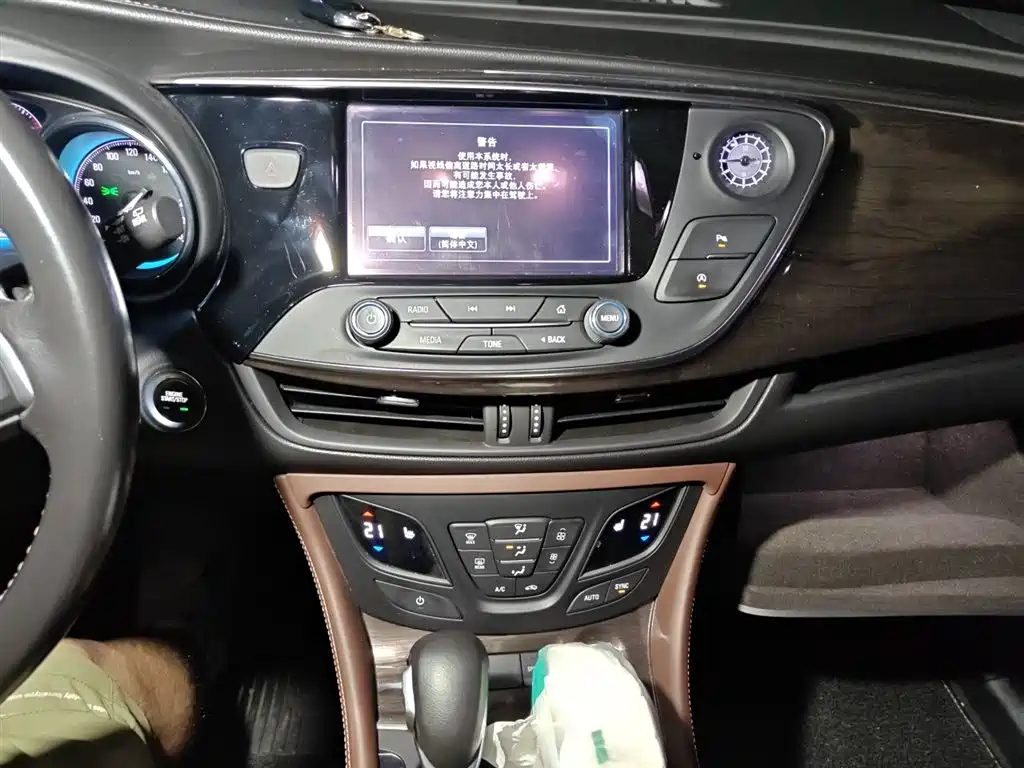 Buick Envision Plus 2017 — фото 9