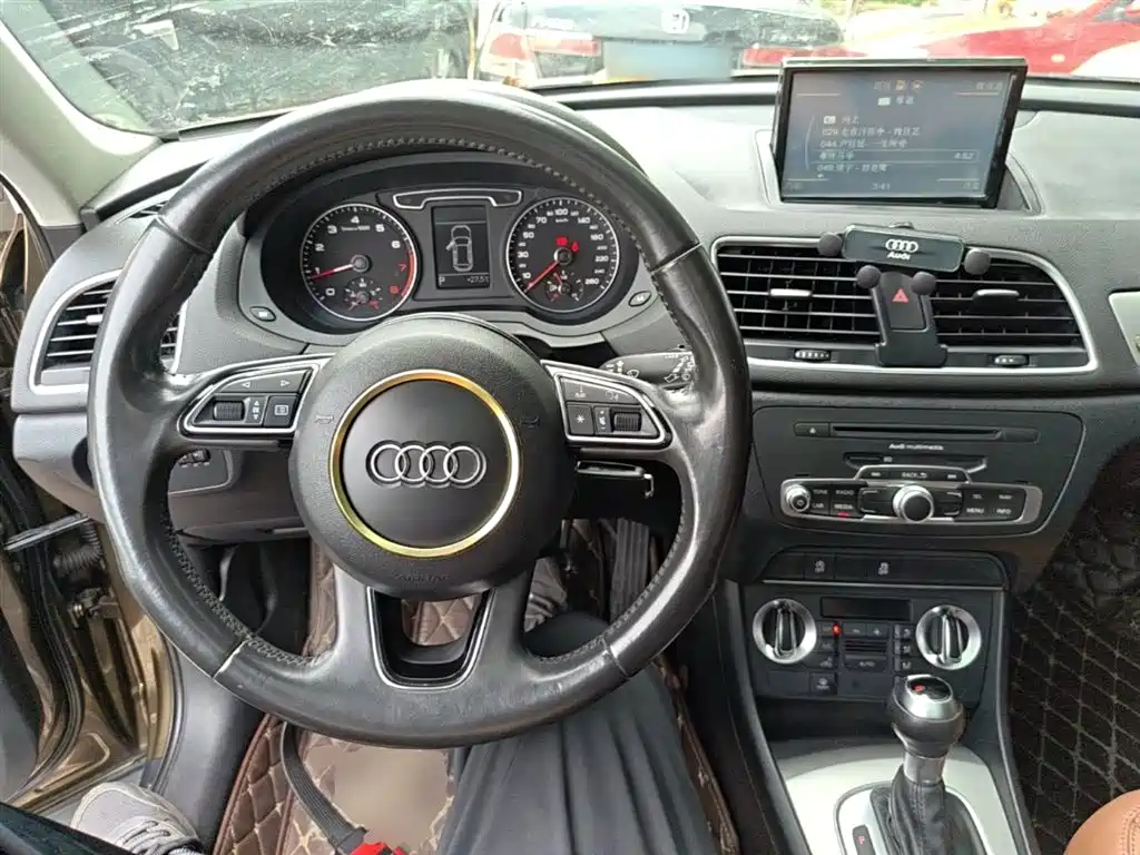 Audi Q3 2015 — фото 10