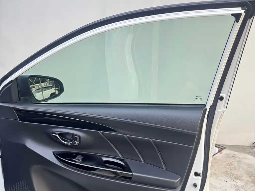 Toyota Yaris L 2023 — фото 31