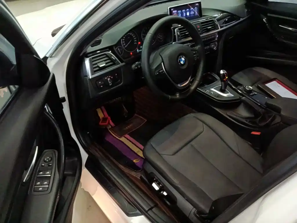 BMW 3 Series 2017 — фото 16