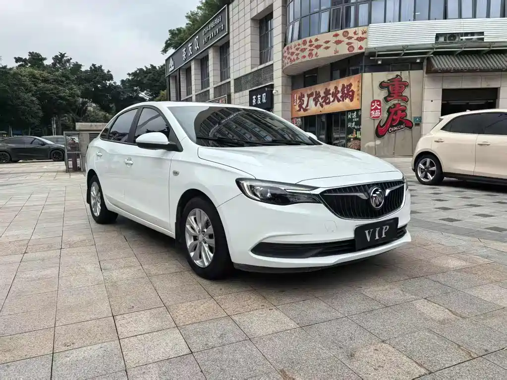 Buick Excelle 2022 — фото 1