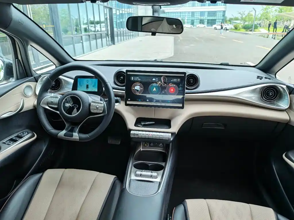 BYD Dolphin 2025