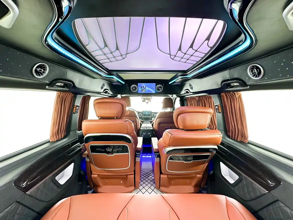 Mercedes-Benz V-Class 2022 — фото 15