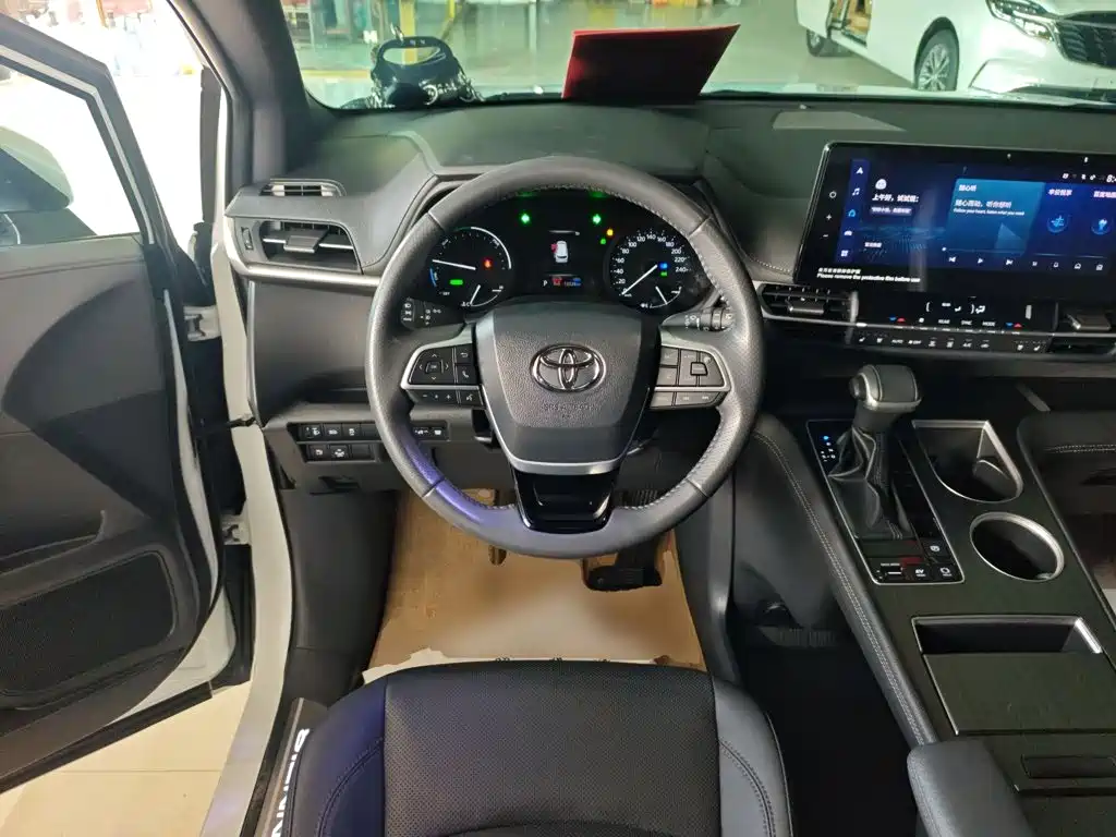 Toyota Sienna 2024