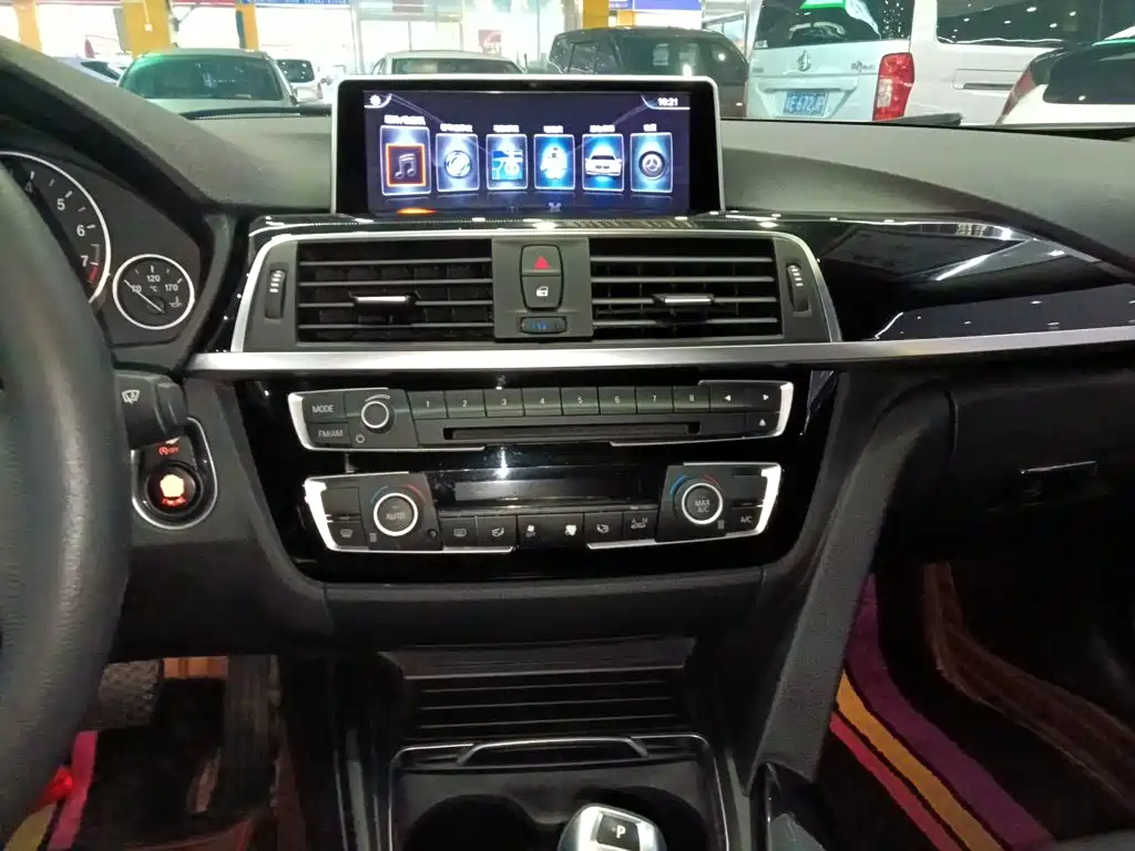 BMW 3 Series 2017 — фото 13
