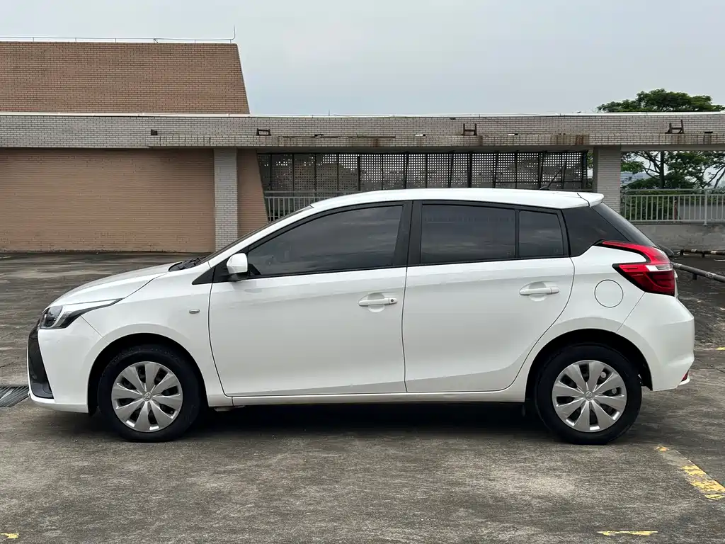 Toyota Yaris L 2019 — фото 8