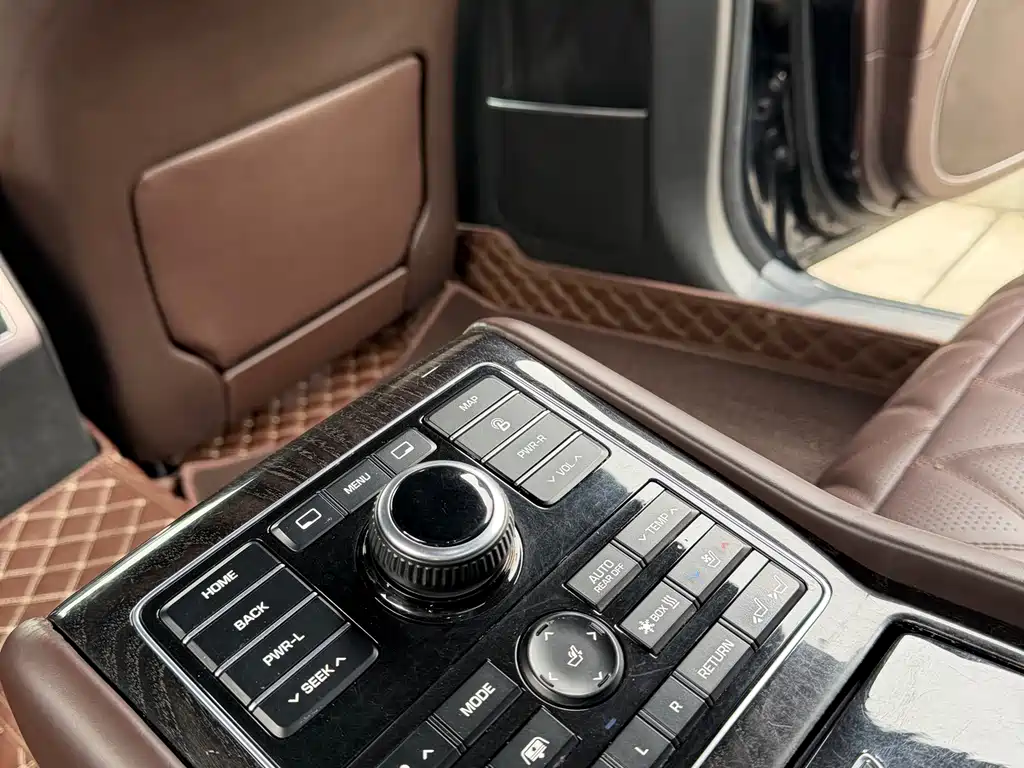 Hyundai Equus 2014 — фото 9