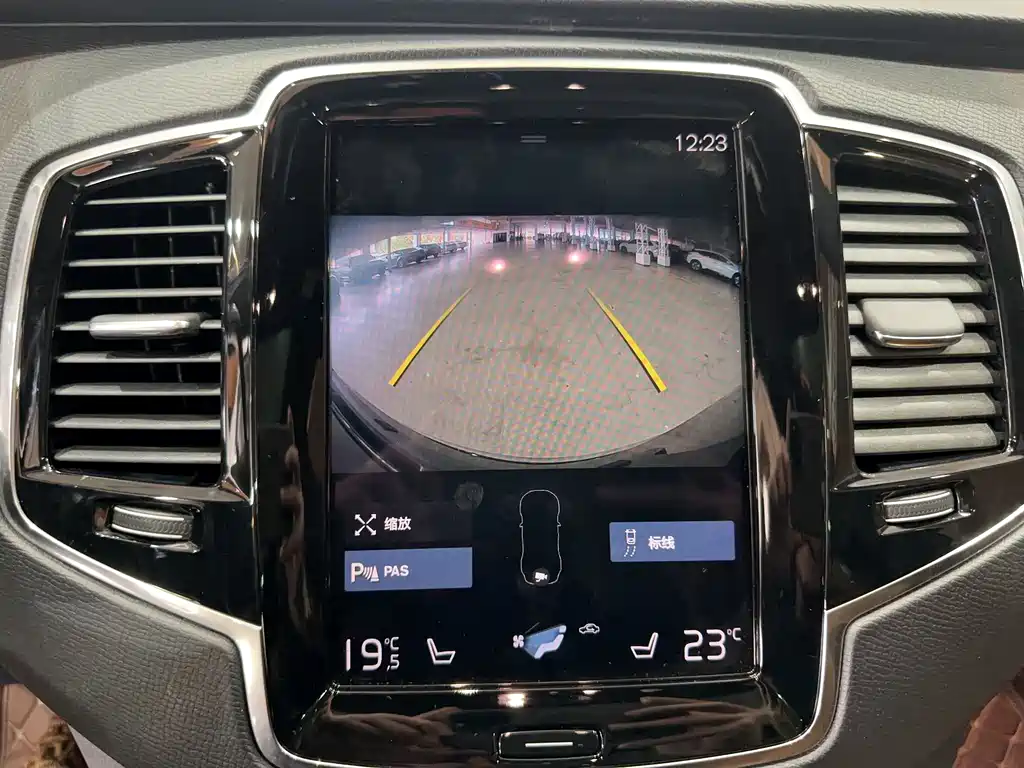 Volvo XC90 2021 — фото 23