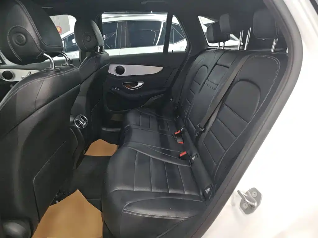 Mercedes-Benz GLC 2017 — фото 13