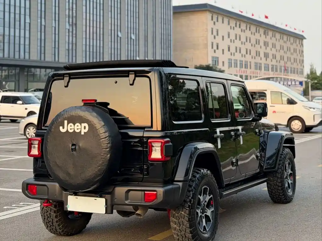 Jeep Wrangler 2023 — фото 17