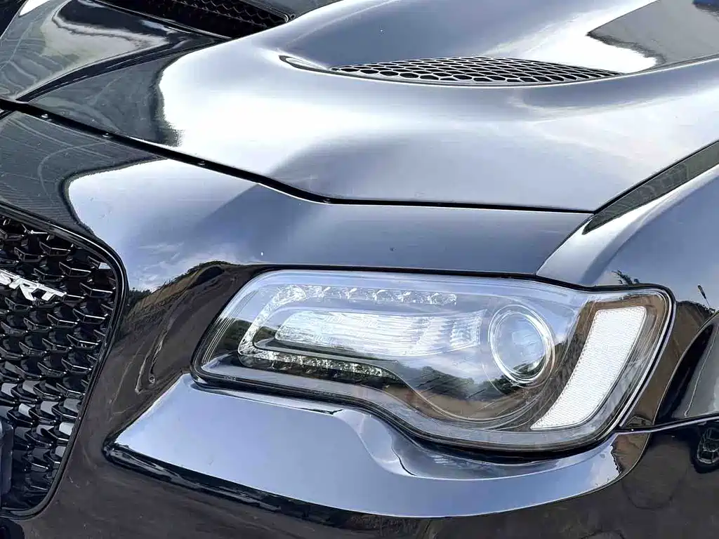 Chrysler 300C 2016 — фото 11