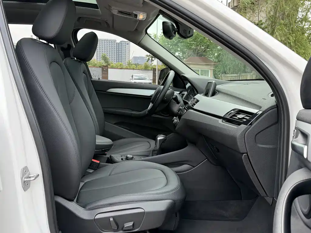 BMW X1 2016 — фото 12