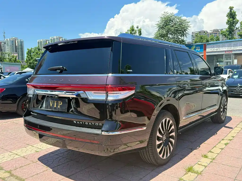 Lincoln Navigator One 2024 — фото 9