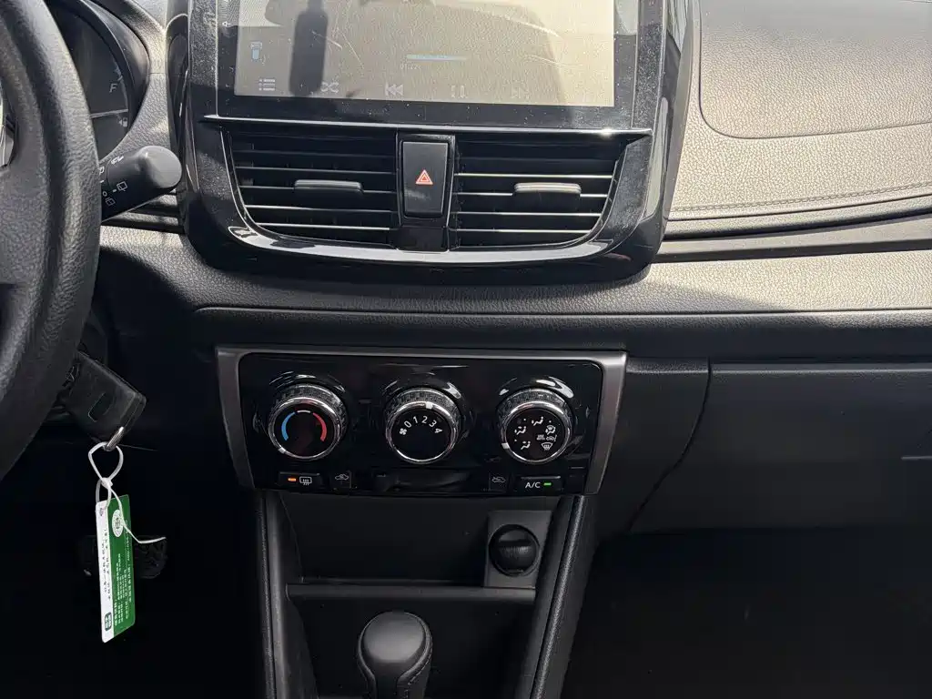 Toyota Yaris L 2017