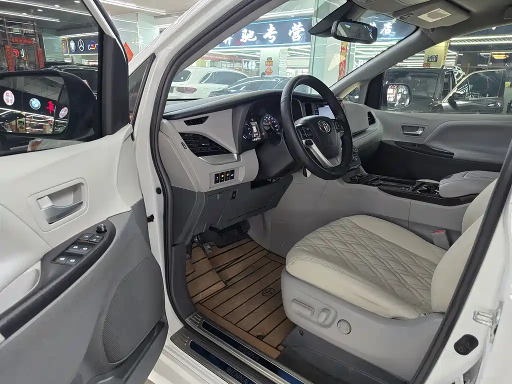 Toyota Sienna 2020 — фото 11
