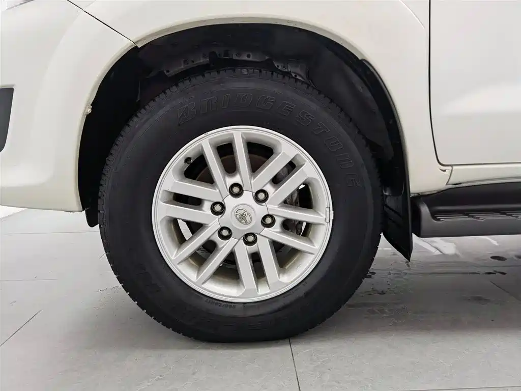 Toyota Fortuner 2016 — фото 13