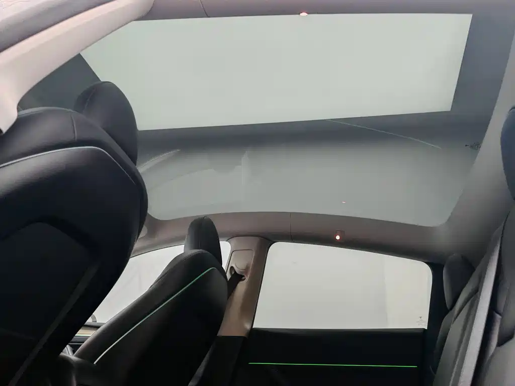 Tesla Model Y 2023 — фото 13