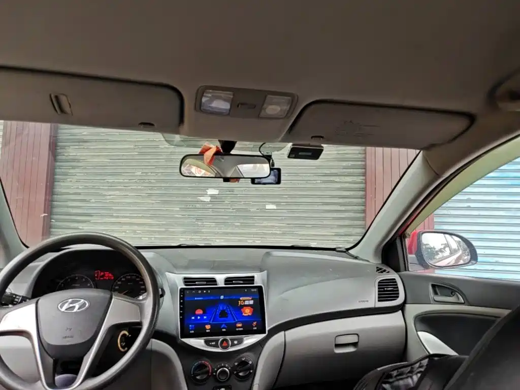 Hyundai Verna 2015 — фото 18
