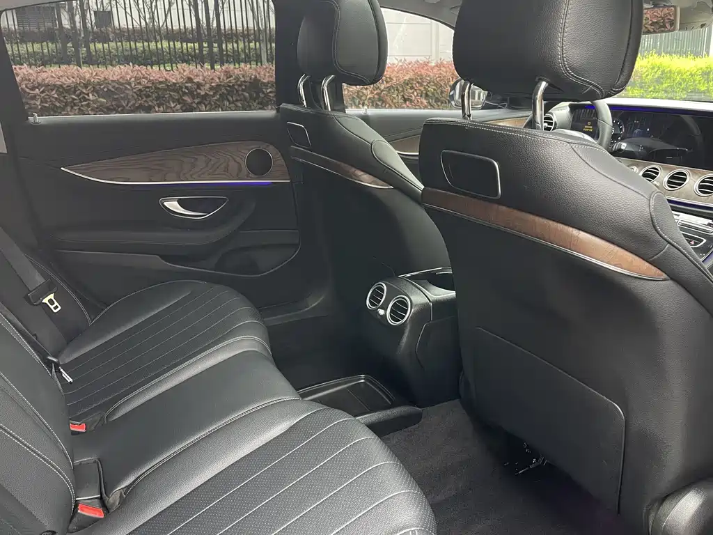 Mercedes-Benz E-Class 2017 — фото 11
